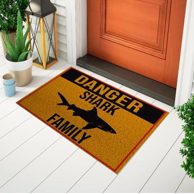 20CA010011 - Tapete De Porta Capacho Divertido Danger Shark - mockup