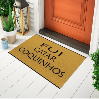 20CA010160 - Tapete De Porta Capacho Divertido Fui Catar CoquinhosMOCKUP