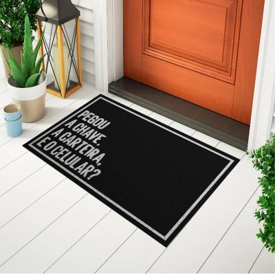 20CA010214 - Tapete De Porta Capacho Divertido A Chave A Carteira E o Celular - mockup